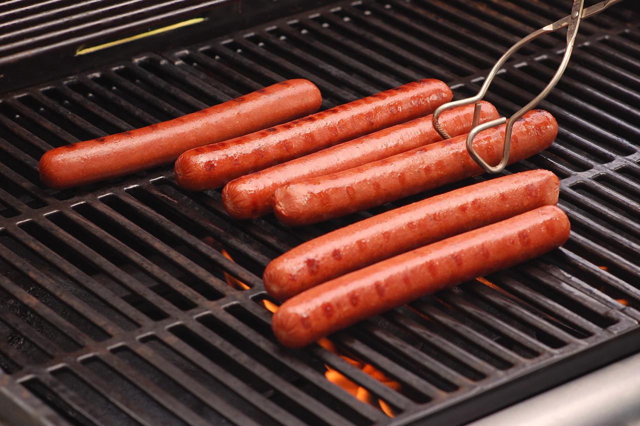 How To Cook Or Grill A Hot Dog Perfectly Every Time - The Manual